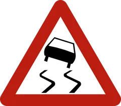 Panneau A15 : Chaussée glissante