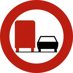 Panneau C39 : Interdiction aux conducteurs de véhicules ou trains de véhicules affectés au transport de choses de plus de 3,5 t de dépasser par la gauche (jusqu'au prochain carrefour inclus)