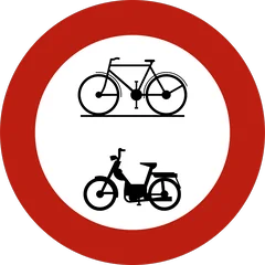 Panneau C5 : Accès interdit aux conducteurs de véhicules à moteur à plus de deux roues et de motocyclettes avec side-car (Cyclomoteur Vélo)