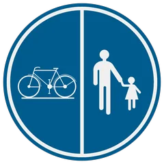 Panneau D9a : Partie de la voie publique réservée à la circulation des piétons, des bicyclettes et des cyclomoteurs à deux roues classe A