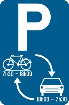 Panneau E9j : Stationnement réservé aux bicyclettes de 7h30 à 18h00 et aux motocyclettes, voitures, voitures mixtes et minibus de 18h00 à 7h30 (exemple d'inscription)