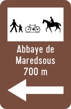 Panneau F34c2 : Signal de direction : itinéraire conseillé à des catégories déterminées d'usagers vers une destination touristique