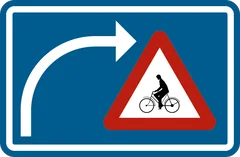 Panneau F50bis : Signal indiquant aux conducteurs qui changent de direction que des conducteurs de bicyclettes et de cyclomoteurs à deux roues suivent la même voie publique