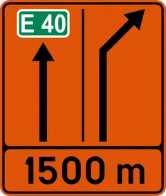 Panneau F79 : Signal de préavis annonçant la réduction du nombre de bandes de circulation (E40)