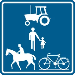 Panneau F99c : Chemin réservé aux véhicules agricoles, aux piétons, cyclistes, cavaliers et conducteurs de speed pedelecs (piéton cycliste cavalier tracteur)