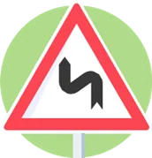 Signal de danger : double virage ou succession de virages dont le premier est à gauche