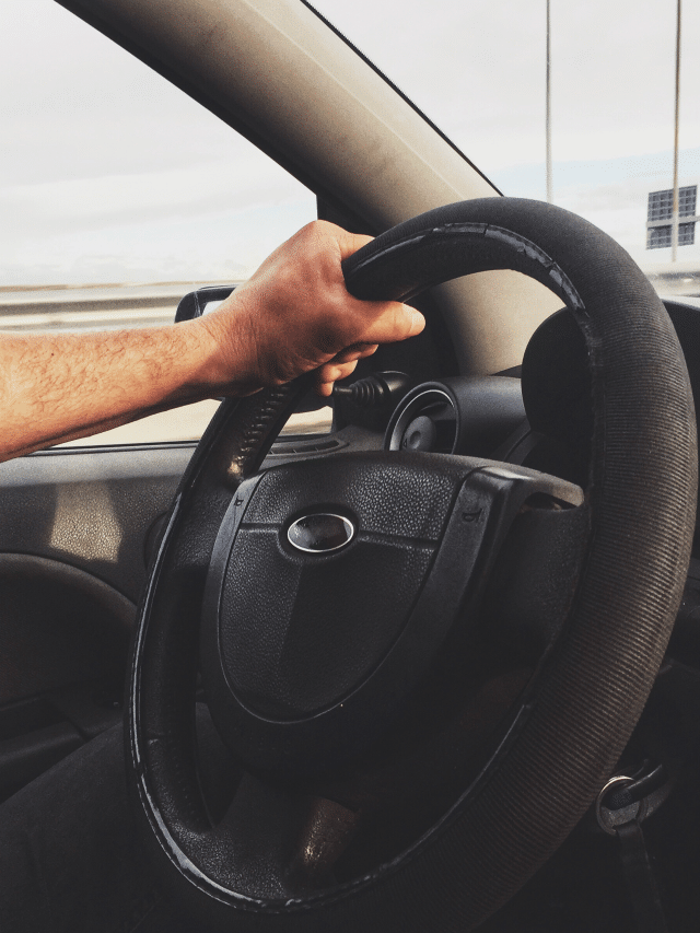Estce que toucher le volant au permis est éliminatoire?