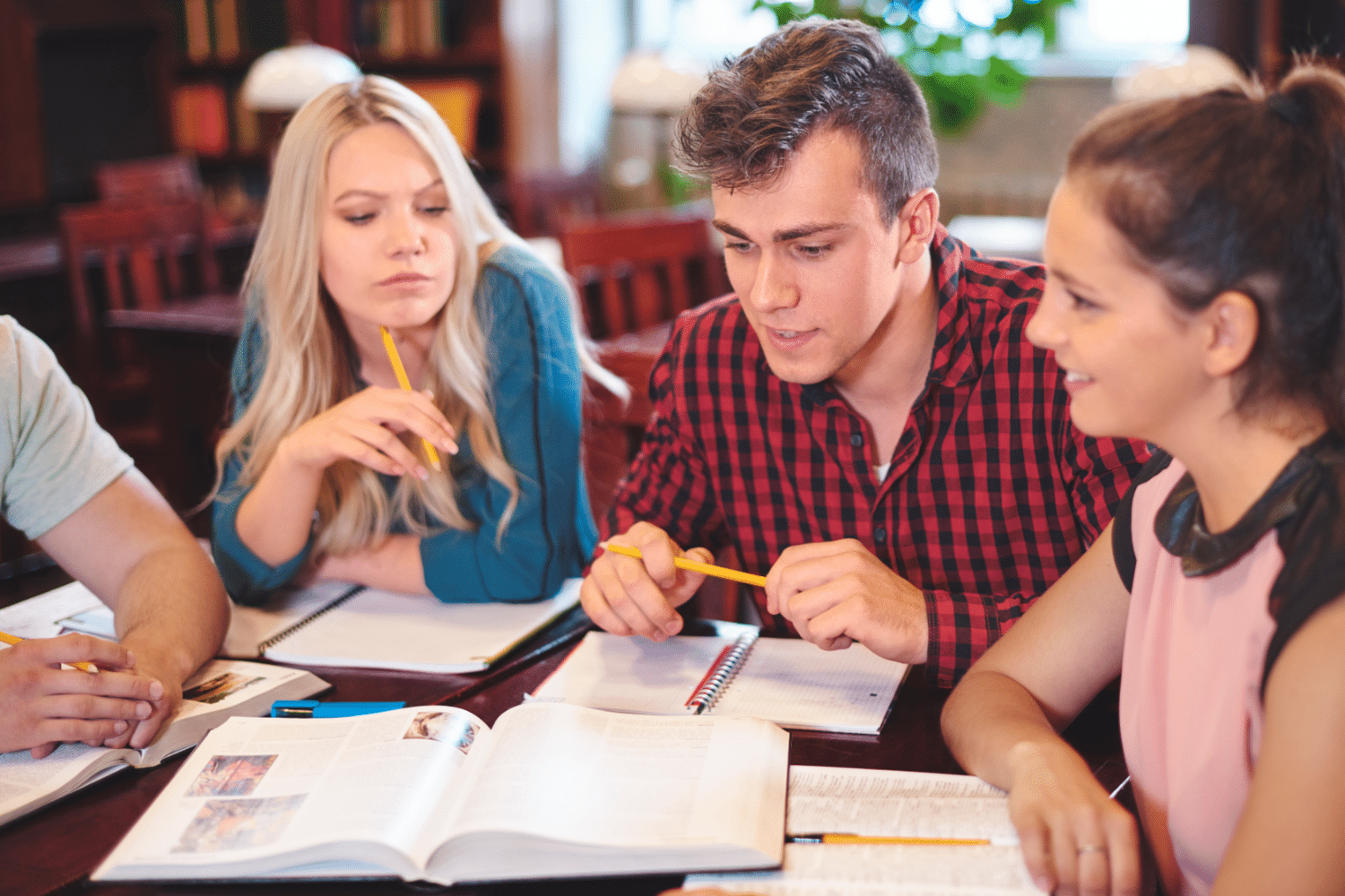 Avantages du travail en petits groupes : apprentissage et collaboration