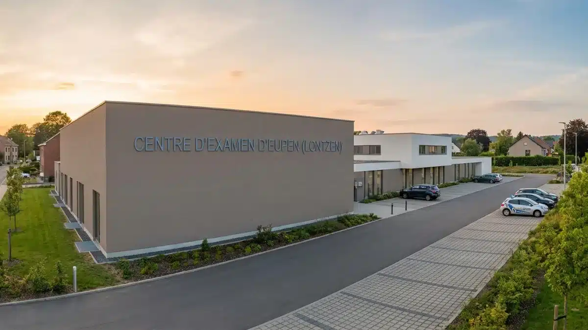 Façade extérieure du nouveau centre d'examen du permis de conduire situé à Lontzen, près d'Eupen.